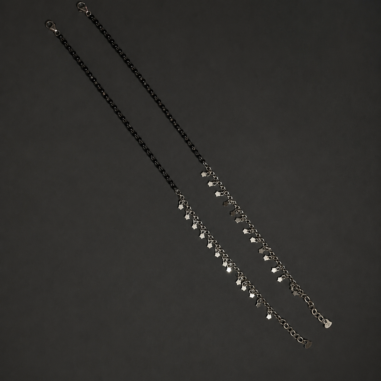 mahārha Noir Star Charm Anklet