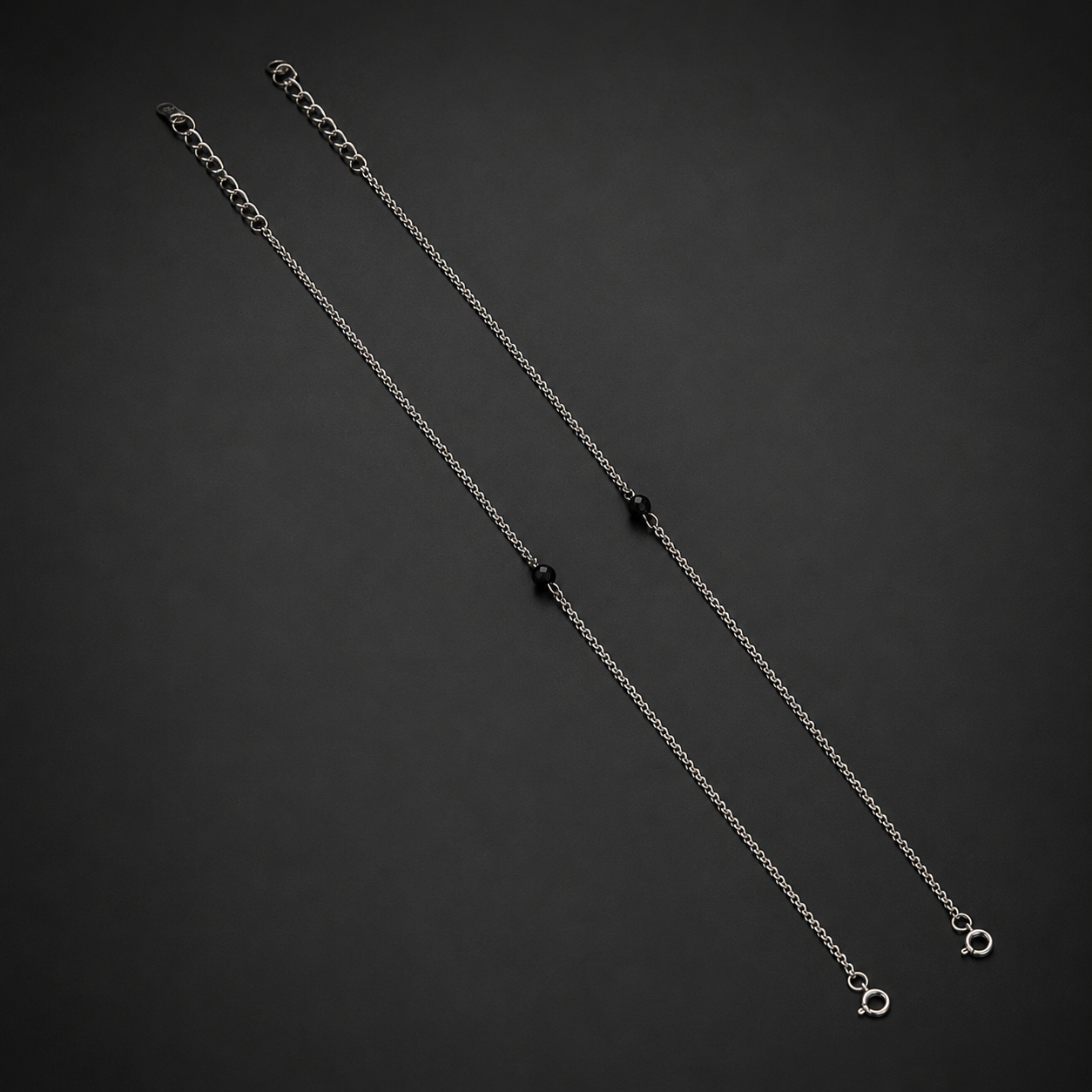 mahārha Noir Dot Anklet