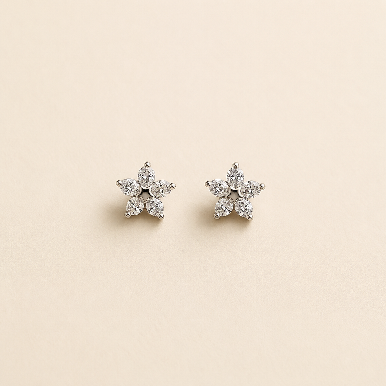 mahArha Petal Star Glow Stud Earring